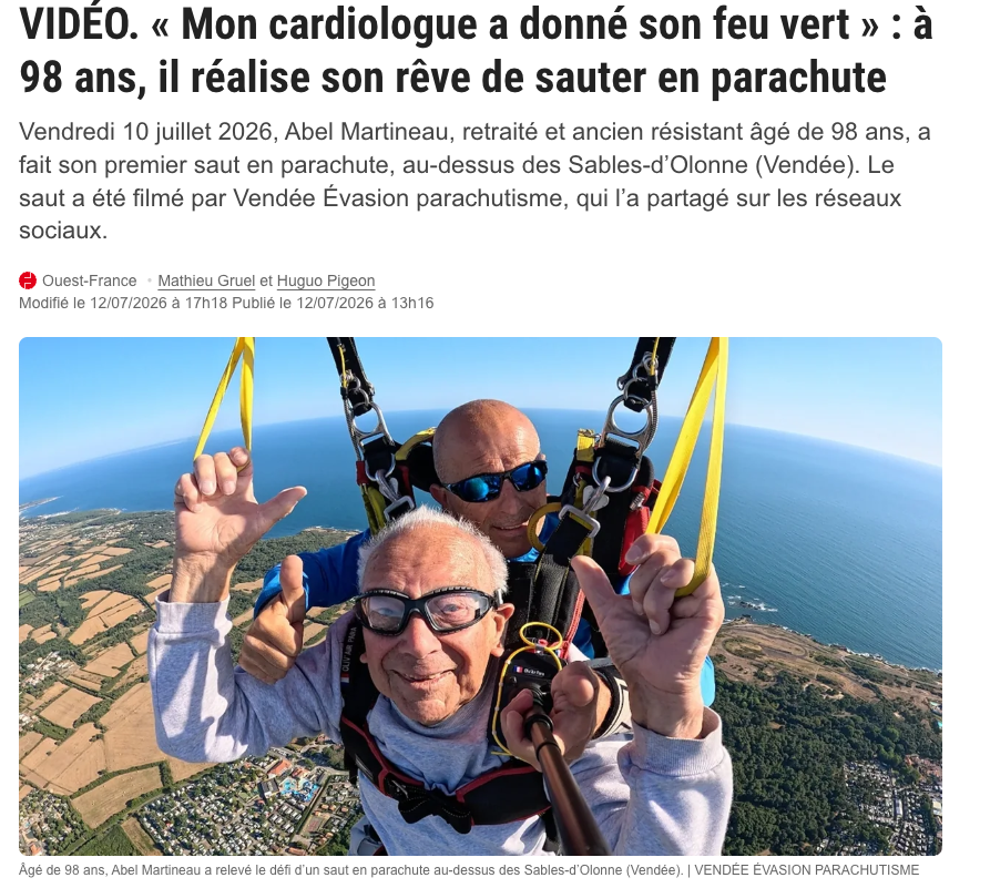 Abel Martineau, 98 ans, lors de son saut en parachute au-dessus des Sables d’Olonne